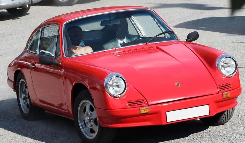 912