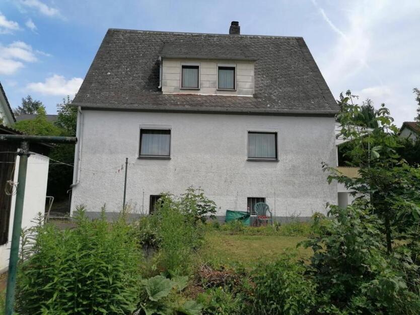 Sanierungsbedürftiges Einfamilienhaus in bevorzugter Wohnlage