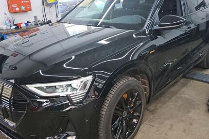 Audi e-tron 77.692 km 35.990 &euro; Hamburg 22047