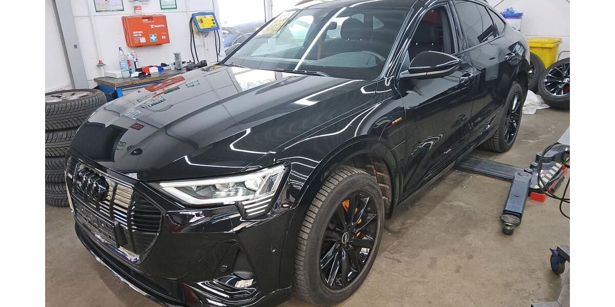 Audi e-tron 77.692 km 35.990 &euro; Hamburg 22047