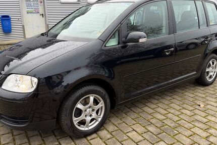 VW Touran 215.000 km 4.300 &euro; Homberg / Efze 34576
