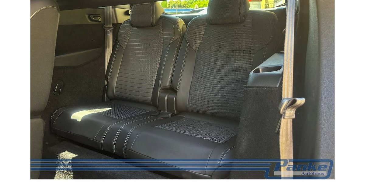 Peugeot 5008 Hybrid 136 GT 7 Sitzer Panorama 22.659 km 31.990 &euro; Berlin 13187