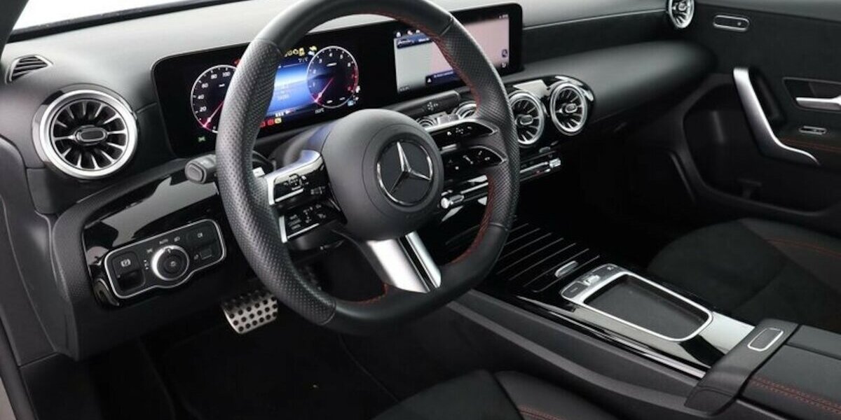 Mercedes-Benz A 200 AMG-Line *Panoramadach*R.-Kamera* 24.432 km 32.800 &euro; Kaiserslautern 67657