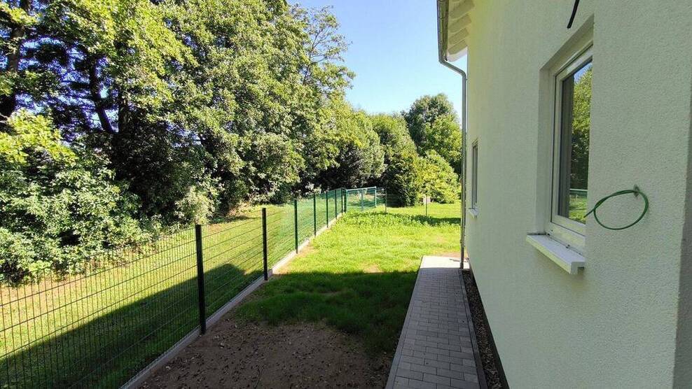 Einzugsfertig! NEUBAU! Idyllisch am Bach! Eine Doppelhaushälfte!