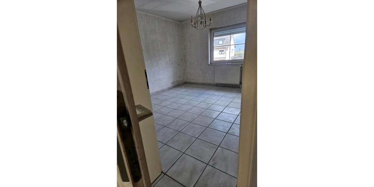 Etagenwohnung Bornheim - 3 Zimmer, 83 m&sup2;, 1.150&euro; | Angebot:26416836