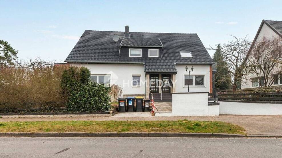 Charmante 2-Zimmer-Wohnung mit 60 m² Ausbaureserve im Spitzboden und Balkon