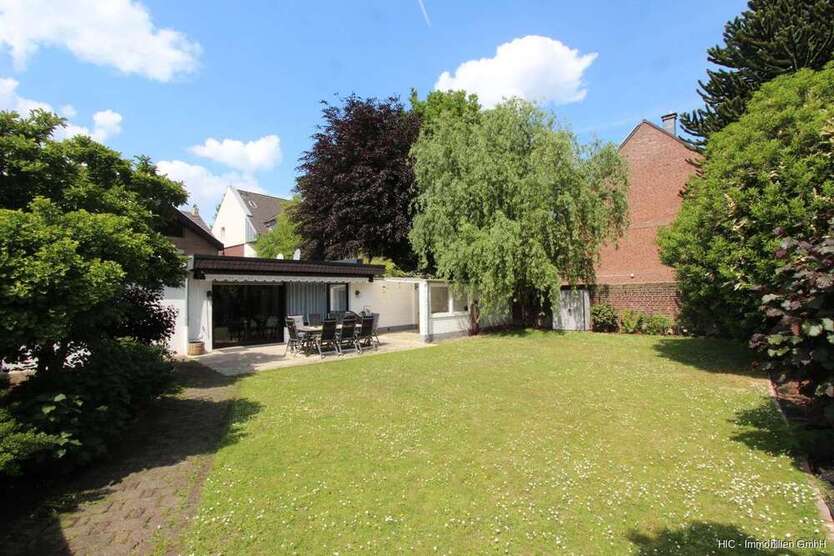 Haus zum Kaufen in Grefrath 649.000 € 240 m²