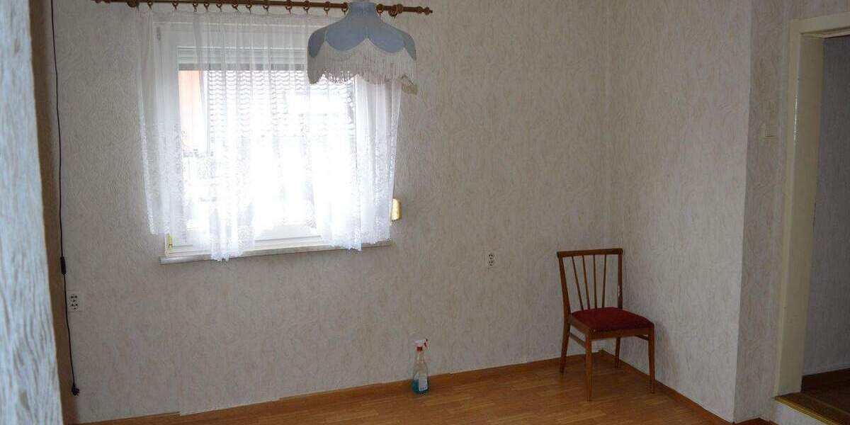 Einfamilienhaus Römhild Milz - 8 Zimmer, 150 m&sup2;, 72.000&euro; | Angebot:25668474