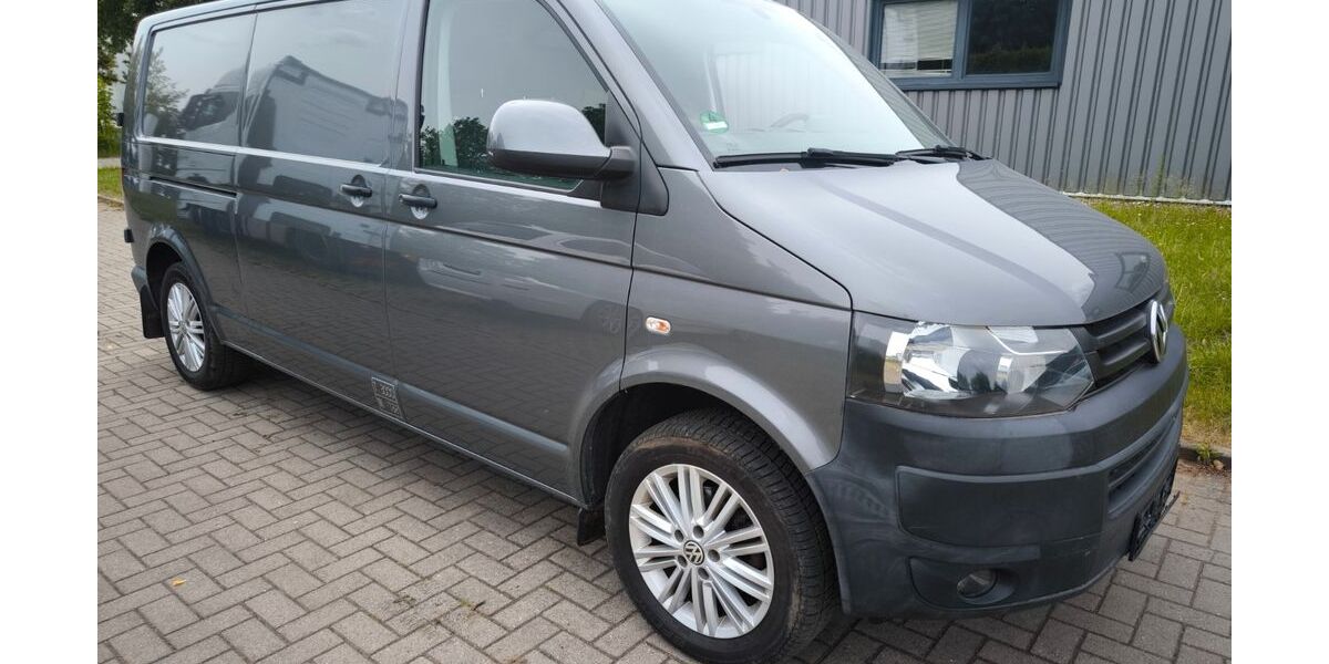 VW T5 Transporter 211.369 km 7.980 &euro; Magdeburg 39130