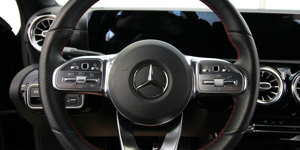 Mercedes-Benz A 180 Limousine AMG Line NAVI+LED+ALU18+TEMPOMAT 49.369 km 22.500 &euro; Hagenow 19230