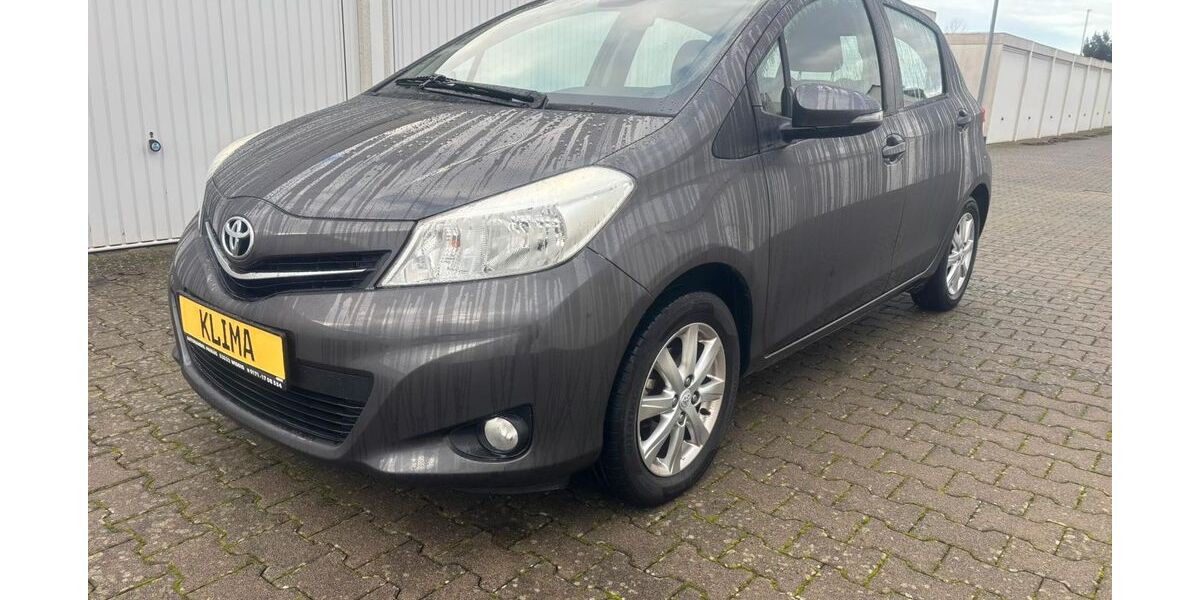 Toyota Yaris 164.300 km 5.900 &euro; Bornheim 53332