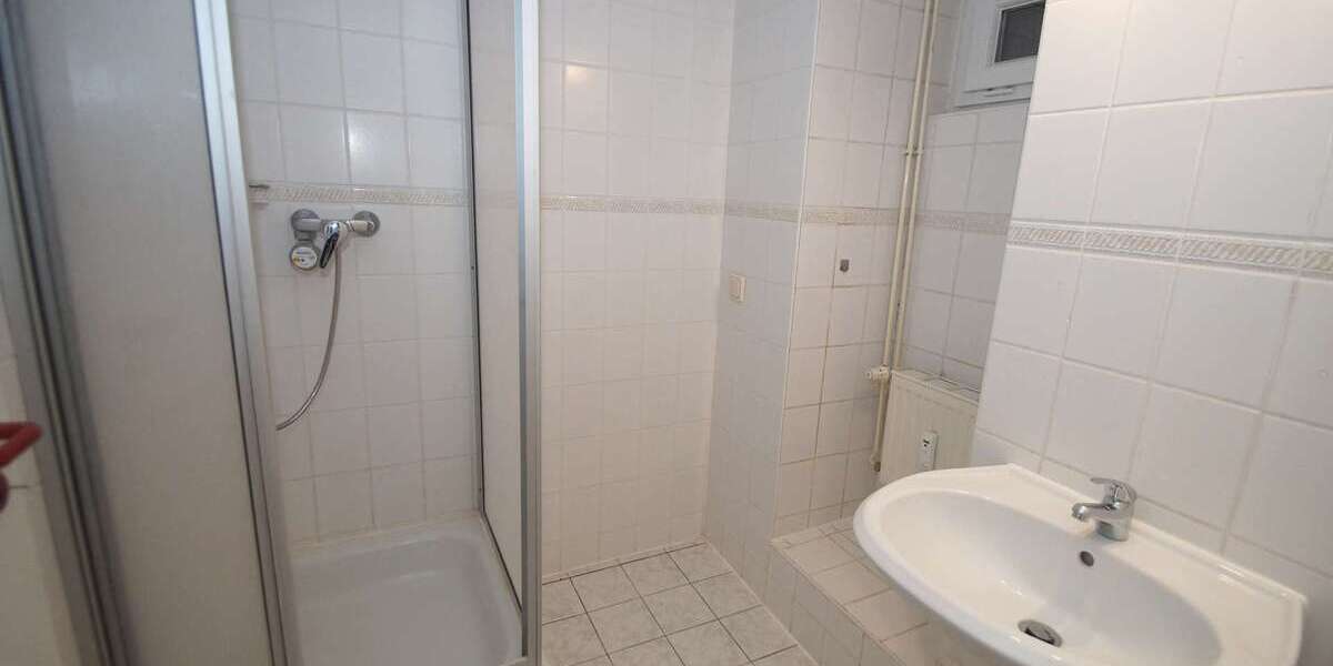 2-Zimmer-Wohnung im Hinterhaus mit viel zusätzlichem Platz im Untergeschoß 2 zimmer