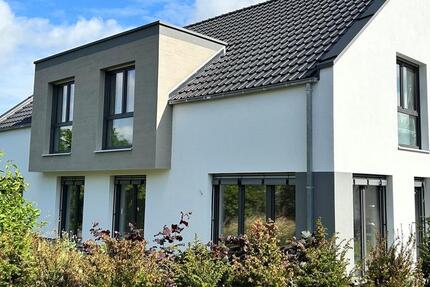 Haus Detmold Hiddesen - 4 Zimmer, 128 m&sup2;, 1.965&euro; | Angebot:25022862