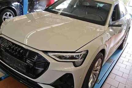 Audi e-tron 48.635 km 36.990 &euro; Hamburg 22047