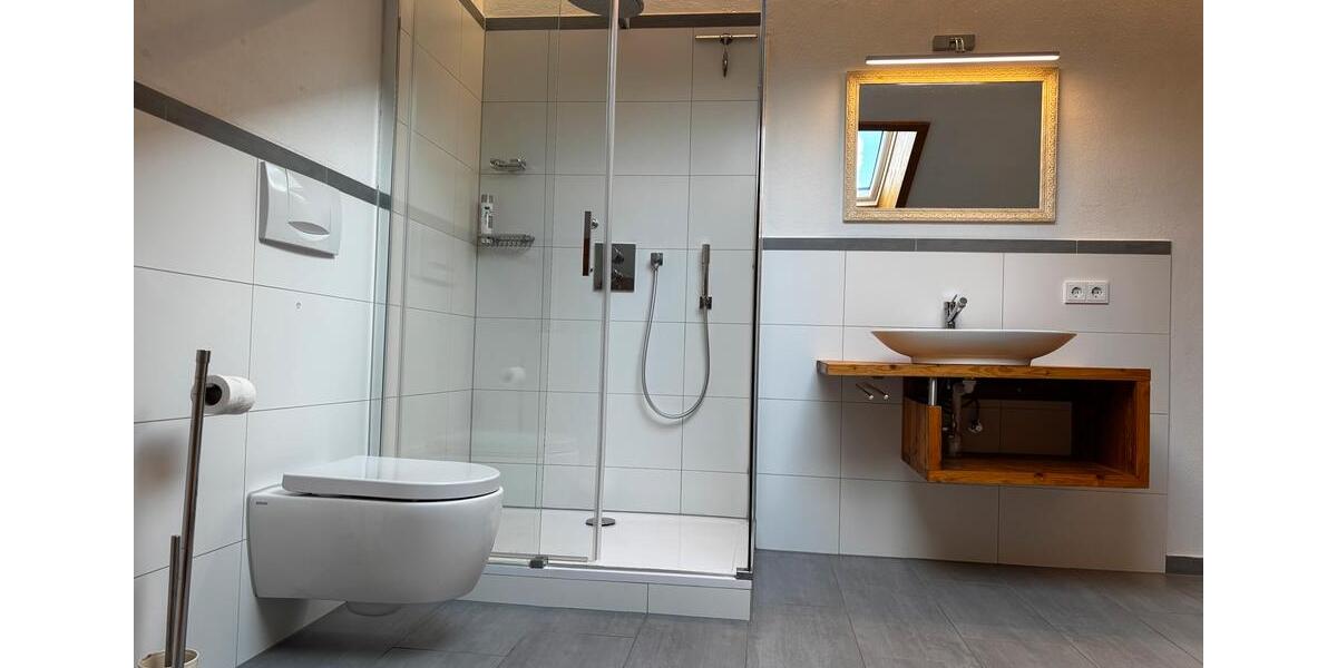 Dachgeschoßwohnung Pinneberg - 2 Zimmer, 80 m&sup2;, 990&euro; | Angebot:25023074