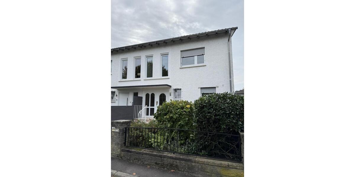 Attraktives & frisch renoviertes DH in sehr guter Lage 3 zimmer