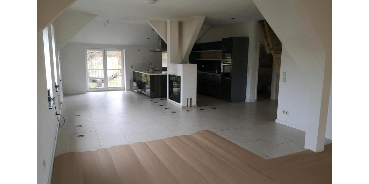 Etagenwohnung Albersdorf - 3 Zimmer, 150 m&sup2;, 1.000&euro; | Angebot:25102333