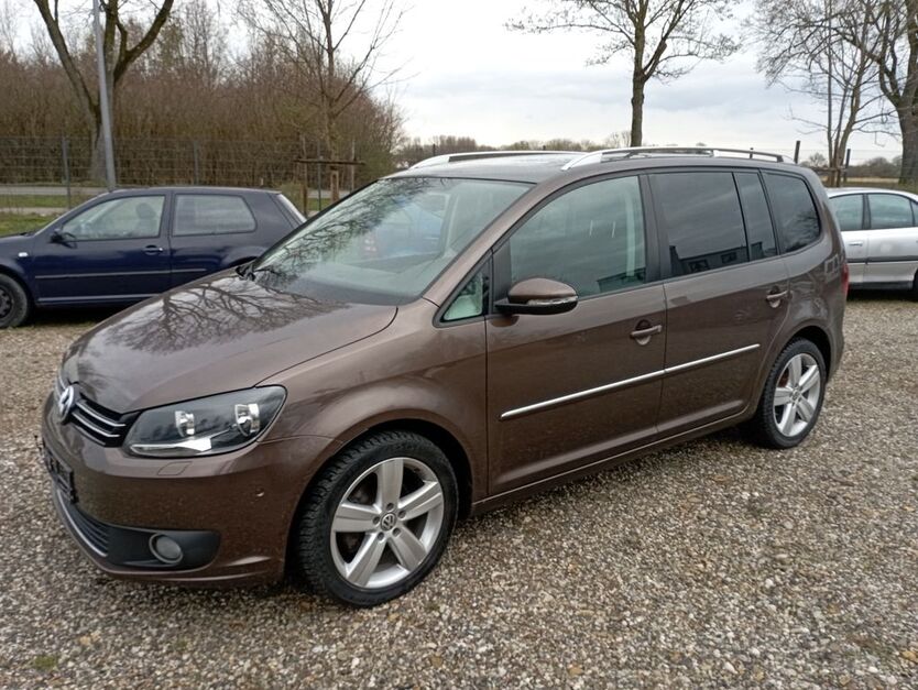 VW Touran 108.800 km 12.888 € Emmering 82275