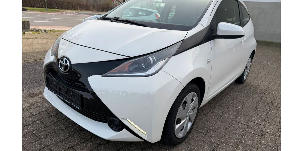 Toyota Aygo (X) 58.000 km 6.400 &euro; Mönchengladbach 41239