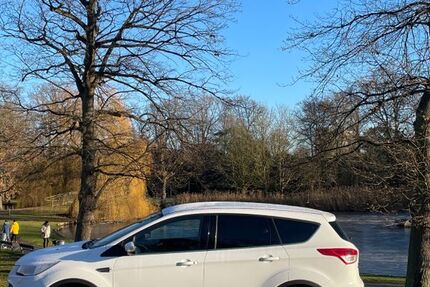Ford Kuga 58.000 km 9.400 &euro; Lübeck 23570
