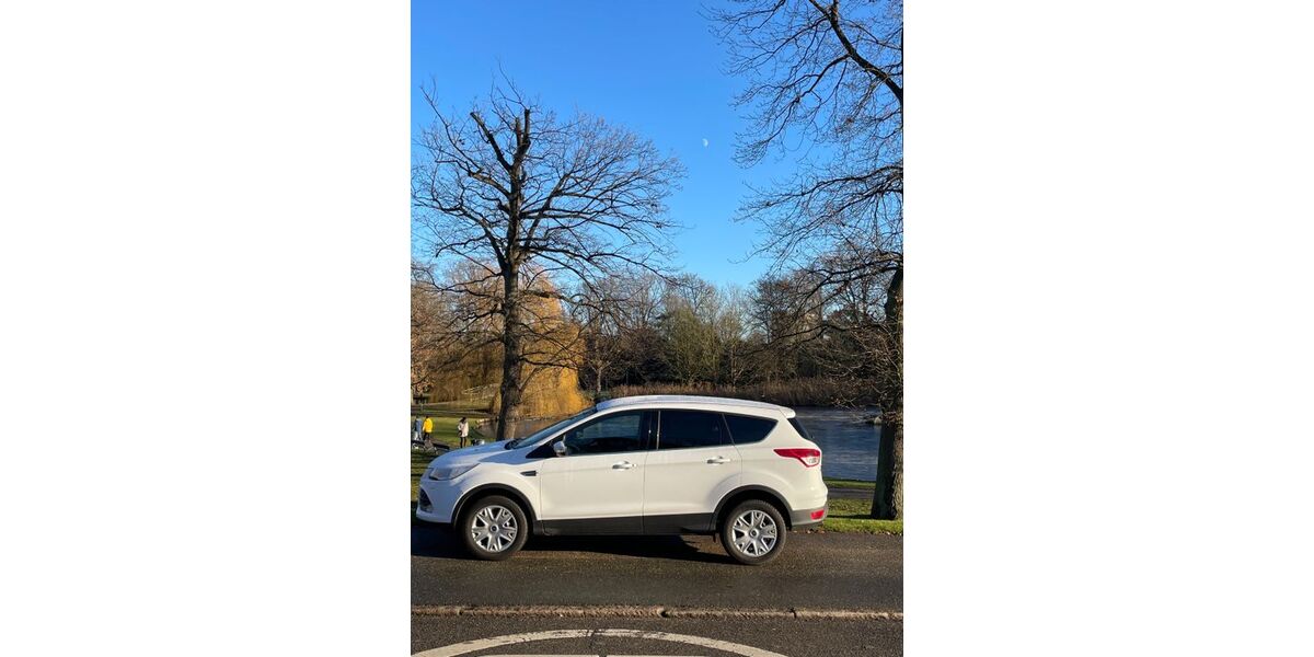 Ford Kuga 58.000 km 9.400 &euro; Lübeck 23570