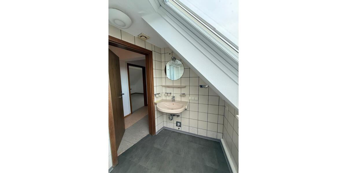 Dachgeschoßwohnung Hahnbach - 3 Zimmer, 48 m&sup2;, 385&euro; | Angebot:25306418