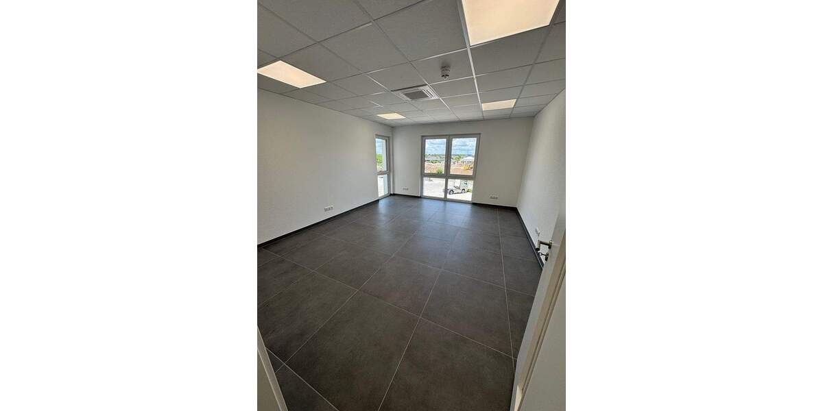 Gewerbeobjekt Lindhorst - 5 Zimmer, 207 m&sup2;, 2.200&euro; | Angebot:25681595