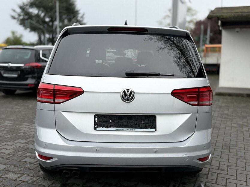 VW Touran 7-Sitze/Discover Pro/ACC/AHK/Automatik 110.000 km 24.490 € Mönchengladbach 41066
