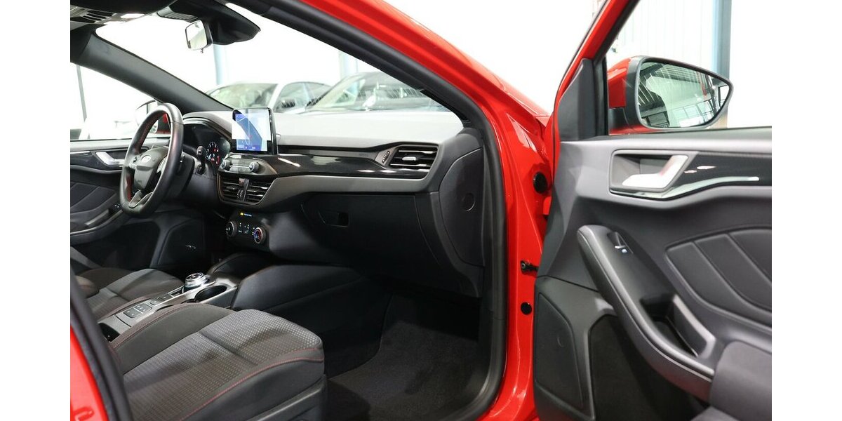 Ford Focus Tunier 1.5 EB ST-LINE / 1.HAND / PANORAMA 60.000 km 17.991 &euro; Hamm 59077