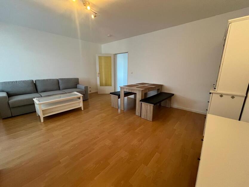 Altstadt | Blick über Bremen! Gepflegte, möblierte Wohnung in zentraler Lage bietet neues Zuhause!
