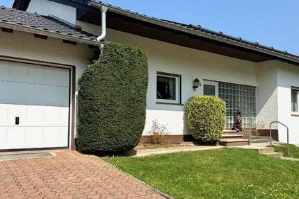 Schönes Einfamilienhaus mit Einliegerwohnung, Garage und Carport 5 zimmer
