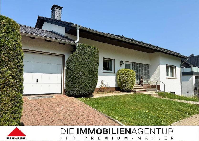 Schönes Einfamilienhaus mit Einliegerwohnung, Garage und Carport 5 zimmer