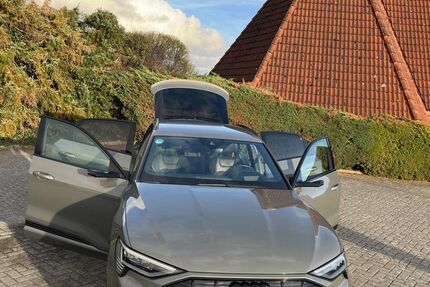 Audi e-tron 54.110 km 42.500 € Weener 26826
