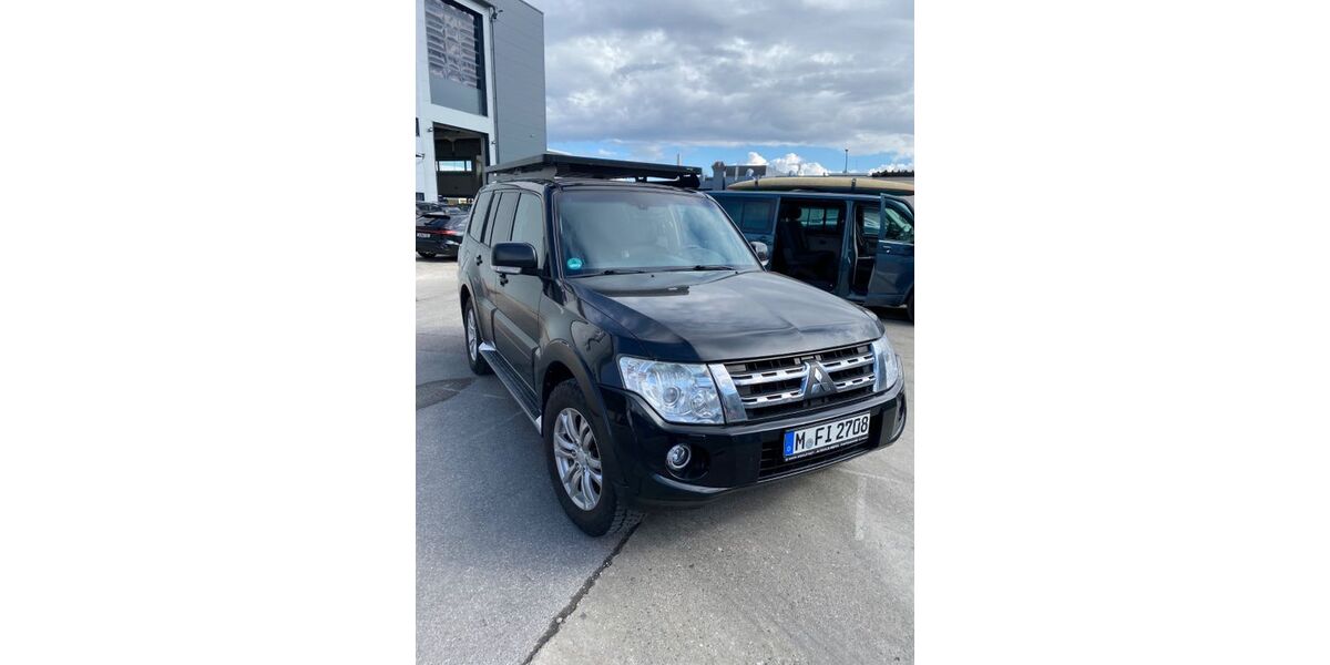 Mitsubishi Pajero 241.800 km 17.499 &euro; München 80637