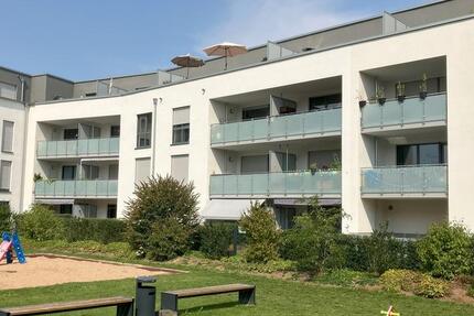 Bei VIVAWEST die Sonnenstrahlen auf dem eigenen Balkon genießen. zimmer