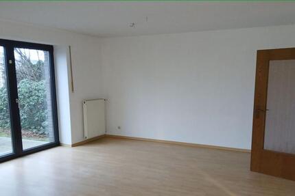 2,5-Zimmer-Ergeschosswohnung mit Terrasse, Garage etc. unweit des Zentrums 3 zimmer