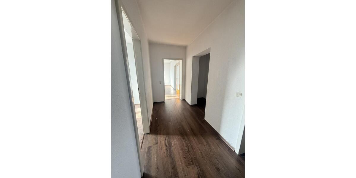 Dachgeschoßwohnung Duisburg Hamborn - 3.5 Zimmer, 69 m&sup2;, 366&euro; | Angebot:25524175