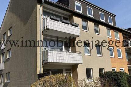 Fußnähe EKZ Farmsen - Grünflächen Berner Au - Dachwohnung in ruhiger Wohnlage - Wannenbad - EKB 2 zimmer