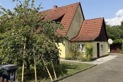 Gartenfreunde aufgepasst! Charmante Doppelhaushälfte mit großem Garten - Ihr neues Zuhause mit Potential 4 zimmer