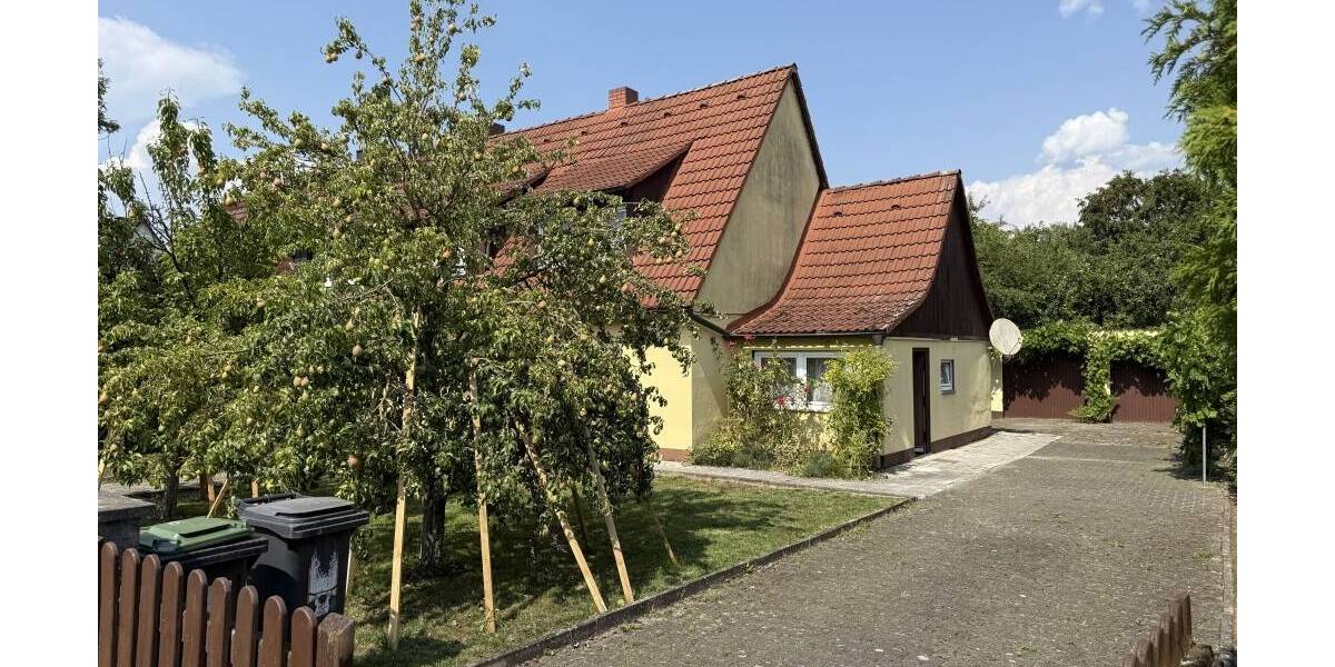 Gartenfreunde aufgepasst! Charmante Doppelhaushälfte mit großem Garten - Ihr neues Zuhause mit Potential 4 zimmer