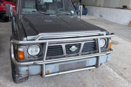 Nissan Patrol 219.000 km 5.900 &euro; Moers 47447