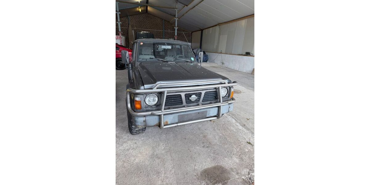 Nissan Patrol 219.000 km 5.900 &euro; Moers 47447
