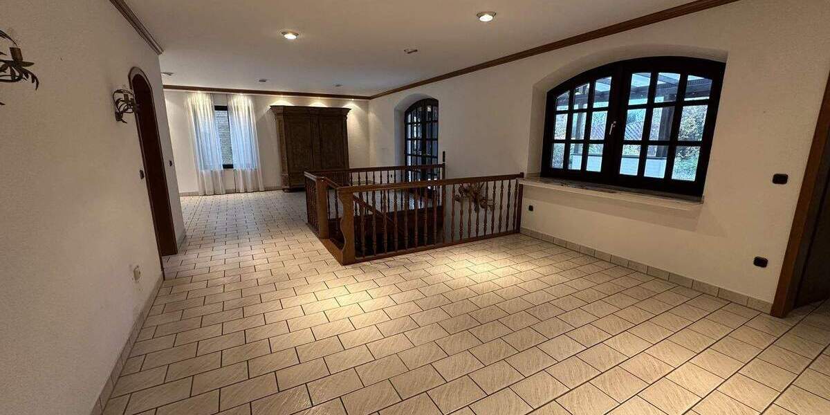 Einfamilienhaus Steinheim - 6 Zimmer, 262 m&sup2;, 299.000&euro; | Angebot:25069589