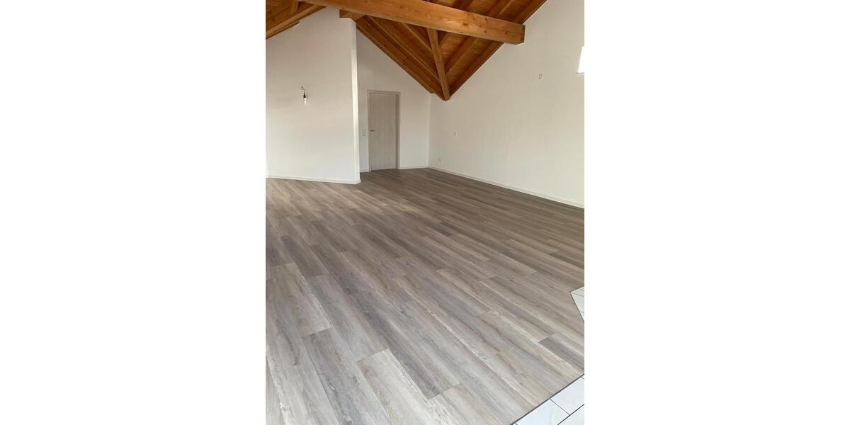 Dachgeschoßwohnung Bischofsheim - 3 Zimmer, 119 m&sup2;, 1.300&euro; | Angebot:24421774