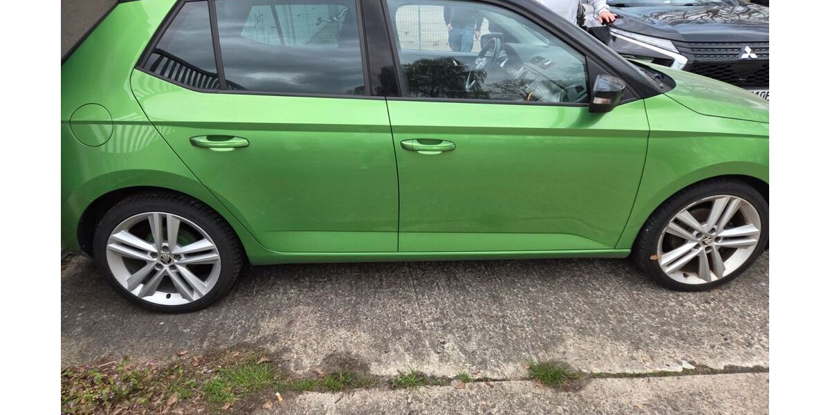 Skoda Fabia 83.100 km 8.600 &euro; Bremen 28219