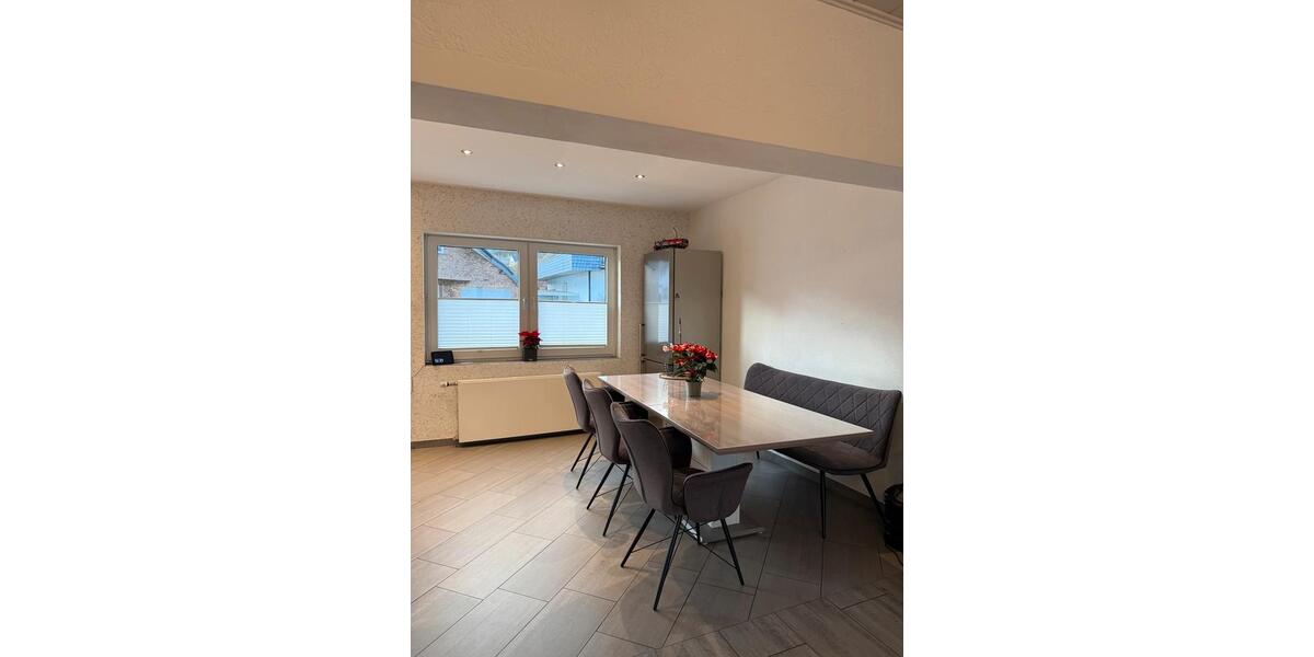 Erdgeschoßwohnung Hürtgenwald - 3 Zimmer, 140 m&sup2;, 1.250&euro; | Angebot:24616461