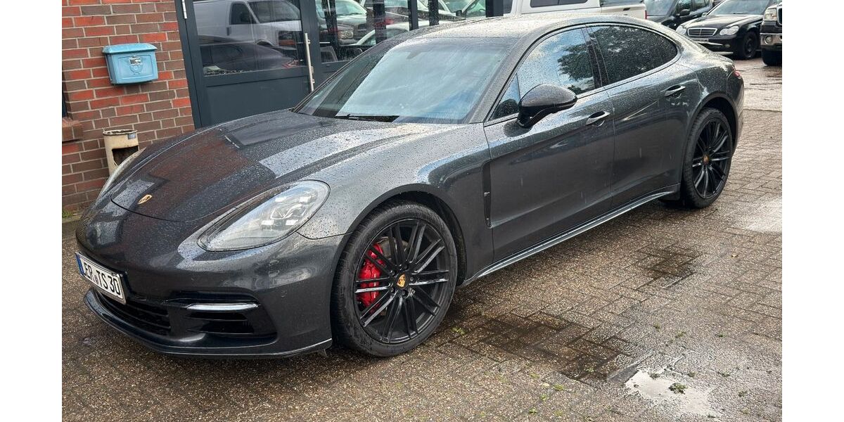 Porsche Panamera 184.500 km 54.700 &euro; Apen 26689