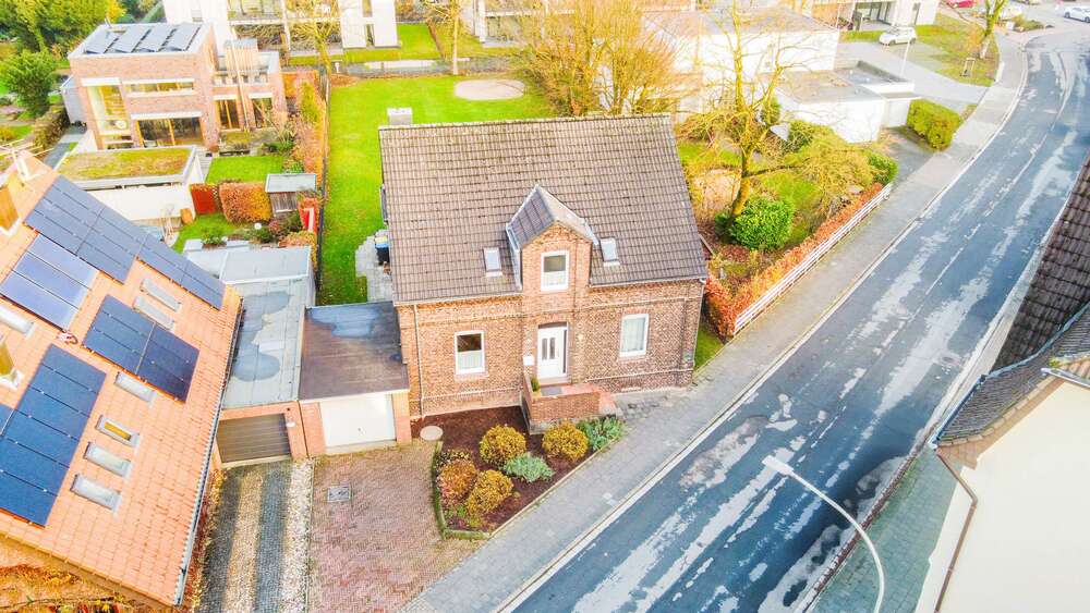 Haus zum Kaufen in Neukirchen-Vluyn 439.000 € 167 m² 9 zimmer