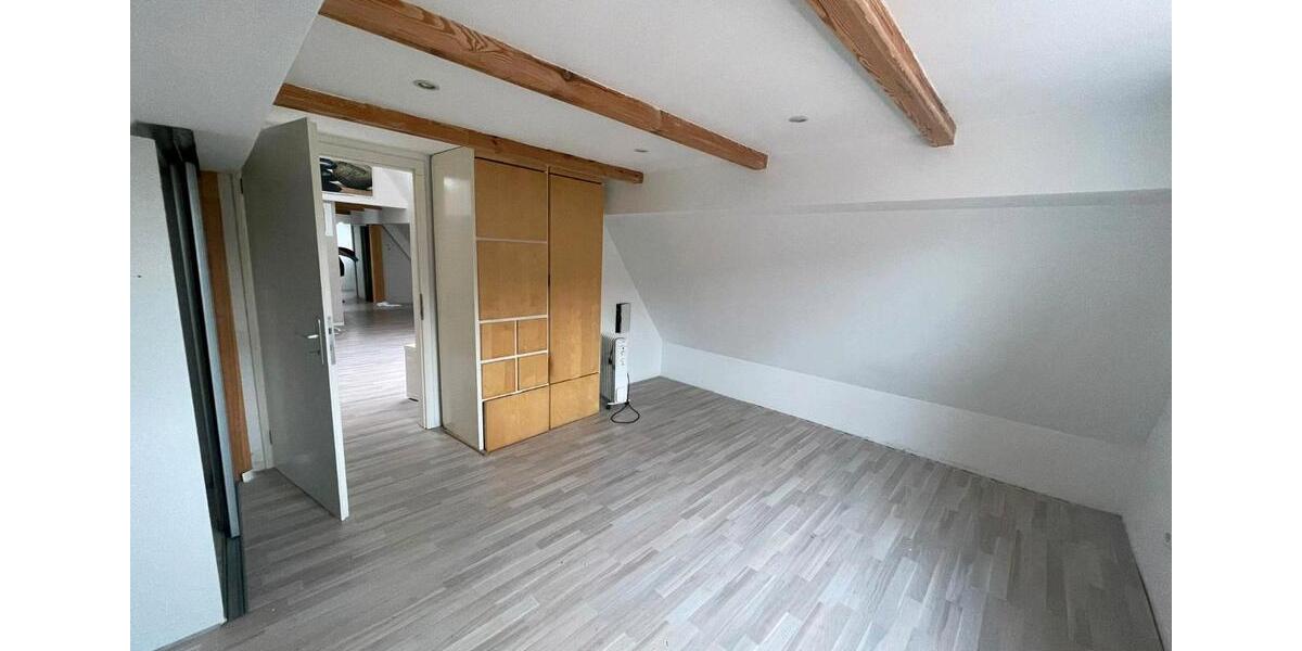Etagenwohnung Zirndorf - 6 Zimmer, 145 m&sup2;, 270.000&euro; | Angebot:27077343