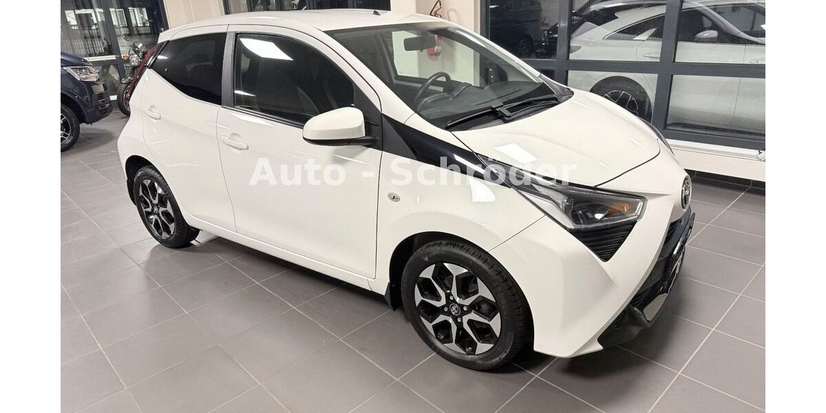 Toyota Aygo (X) 26.785 km 10.790 &euro; Geesthacht 21502